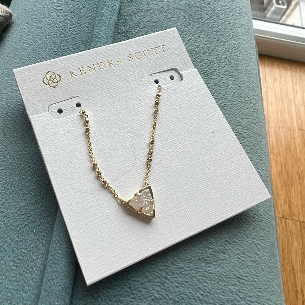 Kendra Scott Perry short necklace